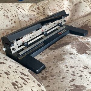 Acco mutual 450 hole punch